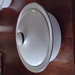 CorningWare French White Ribbed Casserole Dish Covered